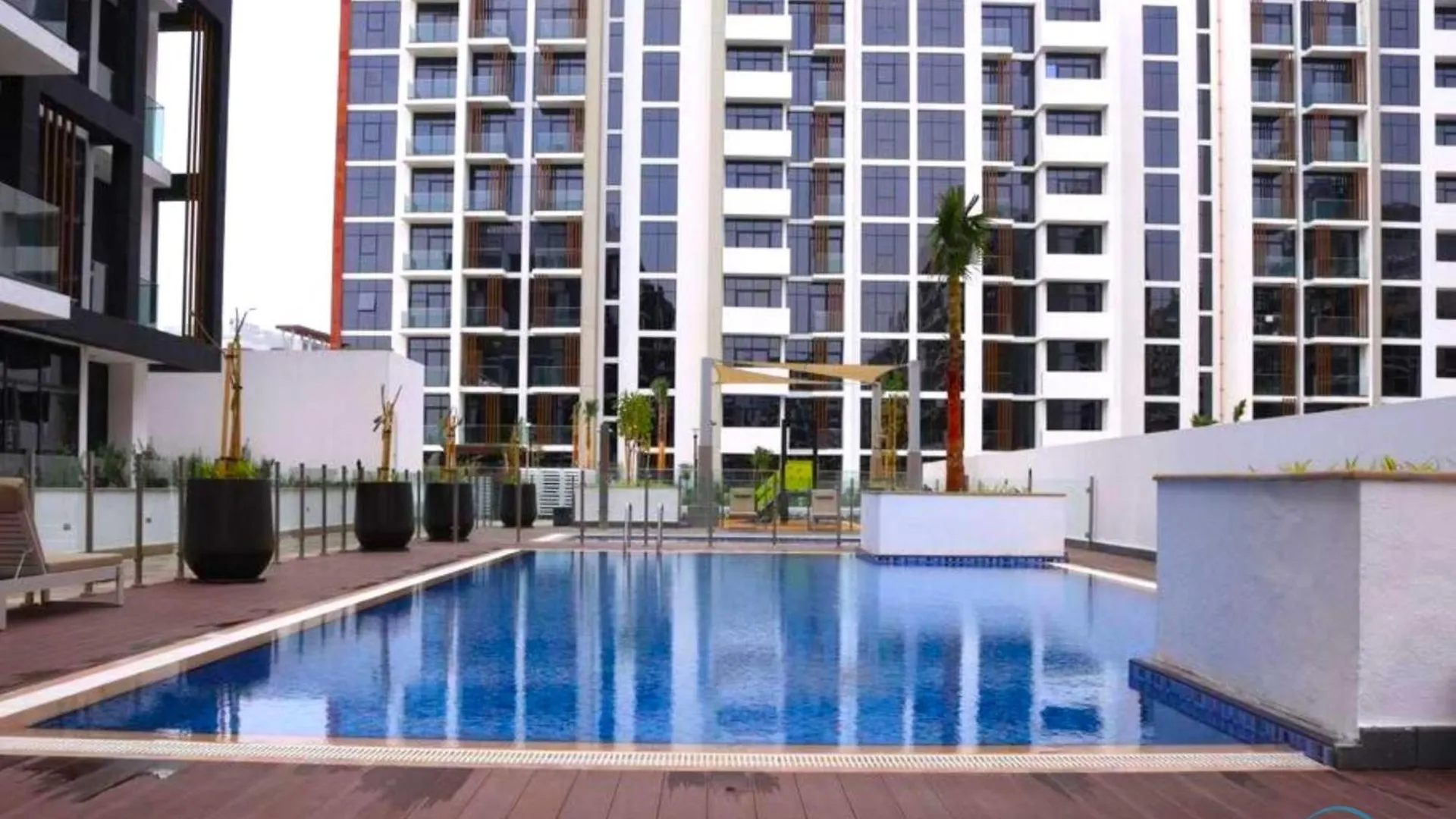 Serene 1Br Apartment In Azizi Riviera 27, Al Merkadh By Deluxe Holiday Homes Dubai 0*,