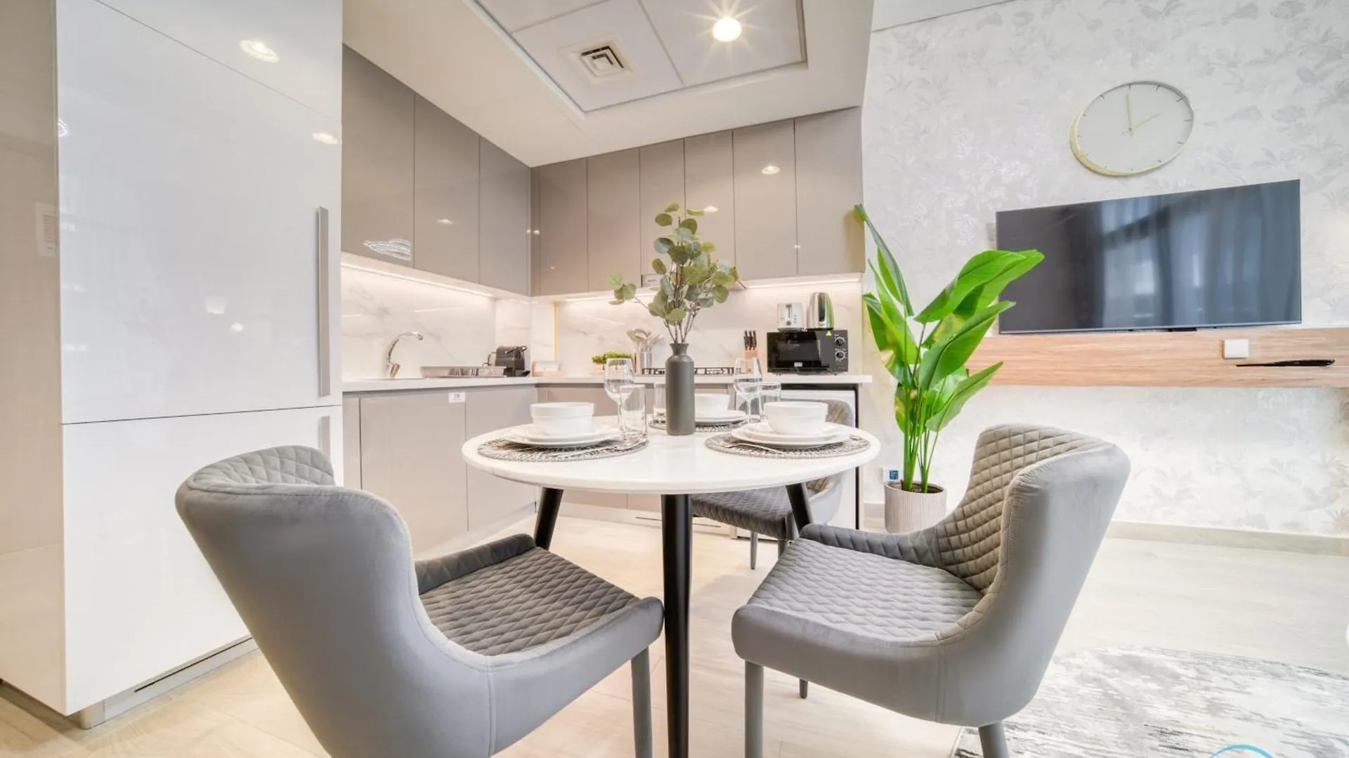 Serene 1Br Apartment In Azizi Riviera 27, Al Merkadh By Deluxe Holiday Homes Dubai